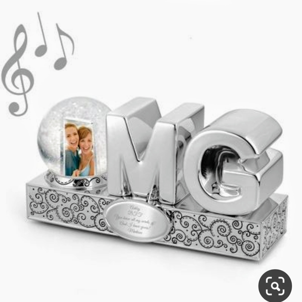 Musical Water Globe OMG